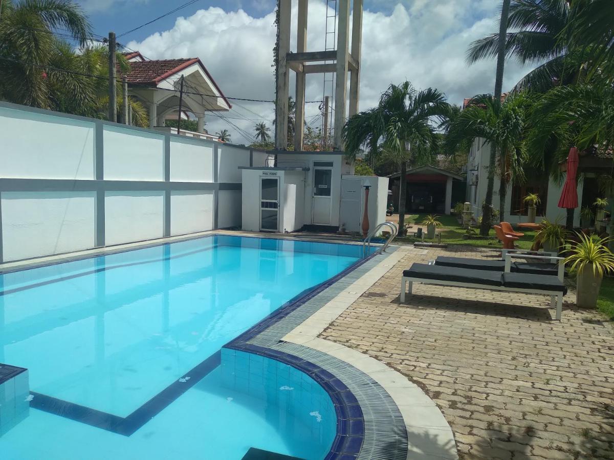 Vijai Resort Negombo Exterior photo